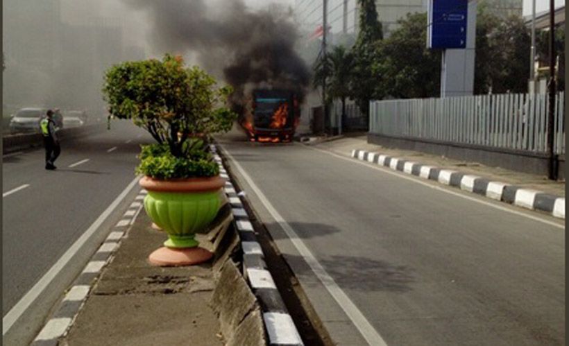 Bus AKAP Terbakar di Jalan S Parman