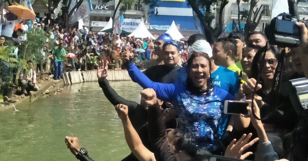 Pertandingan Renang, Menteri Susi Menang Lawan Sandiaga Uno