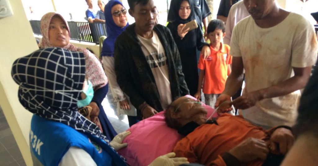 Sedih dan Kelelahan, Petugas Gali Kubur Pingsan