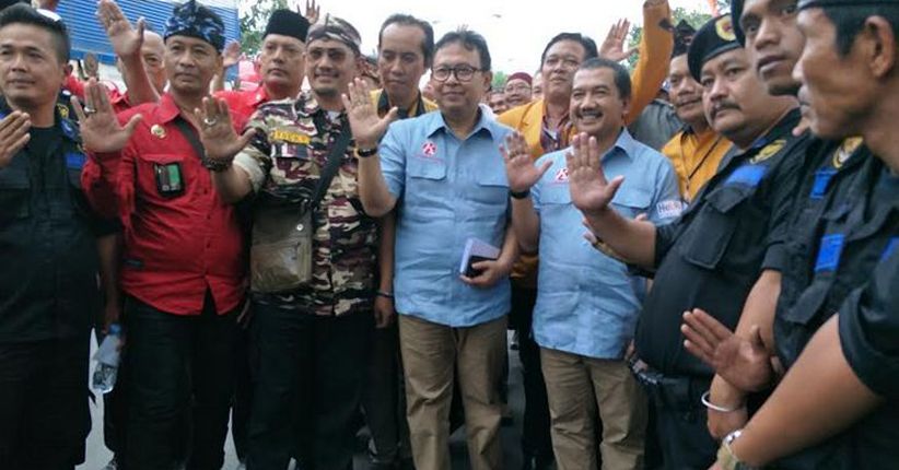 Duet Yossi-Aries Mendaftar ke KPU Bandung
