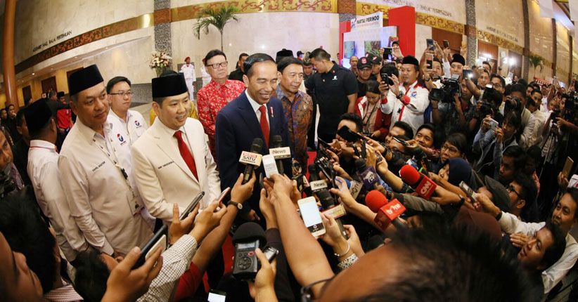 Presiden Tertawa Tanggapi Prediksi Indonesia Bubar 2030