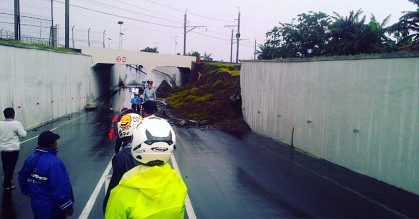 Jalur Kereta Bandara Soekarno Hatta Longsor, Satu Mobil Tertimbun