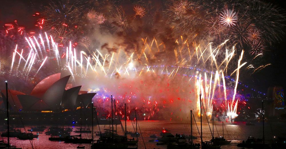 Saat Kembang Api Mewarnai Langit Dunia Sambut Tahun Baru 2018