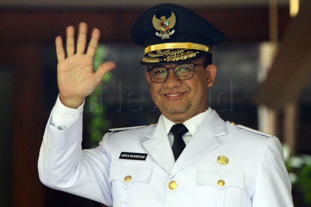 Tutup Tahun, Anies Penuhi 3.070 Kartu Pekerja untuk Buruh Bergaji UMP