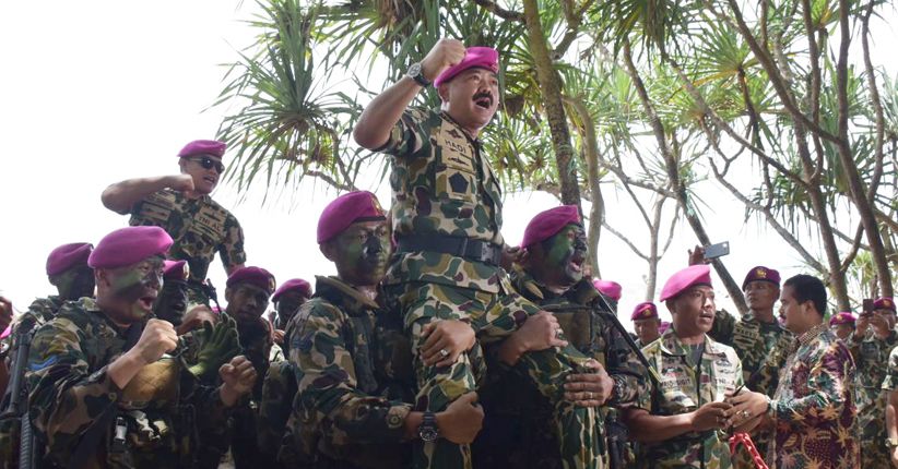 Panglima TNI Dikukuhkan sebagai Warga Kehormatan Korps Marinir