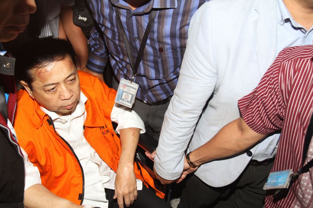 Gunakan Rompi Tahanan, Setya Novanto Tiba di Gedung KPK