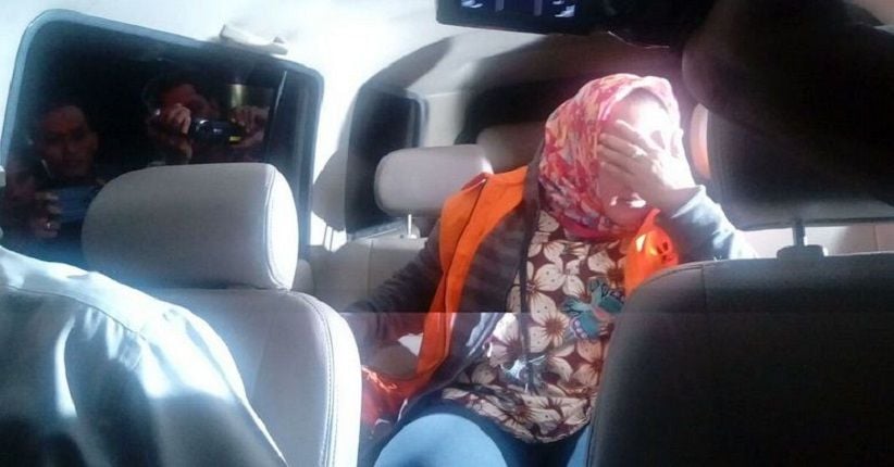 Panitera PN Tangerang Menangis Sebelum Diperiksa Penyidik KPK 