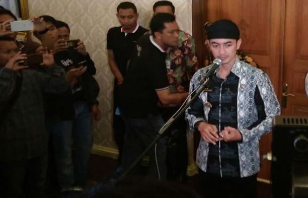 Zumi Zola Tetap Jalankan Tugas sebagai Gubernur hingga Dinonaktifkan