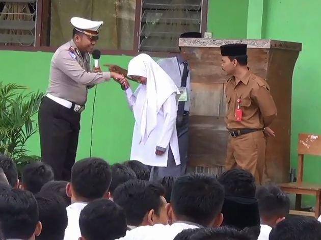 Siswi yang Mengamuk saat Operasi Zebra Minta Maaf ke Polisi