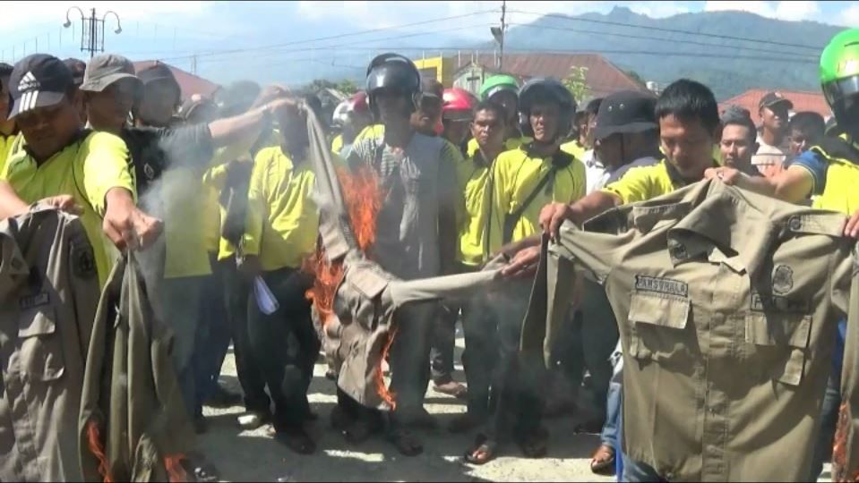 275 Satpol PP Honorer yang Dipecat Marah dan Bakar Baju Dinas