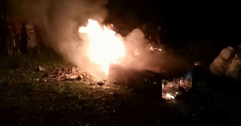 3 Bersaudara yang Tewas Diracuni Ibunya Dikremasi, Keluarga Histeris