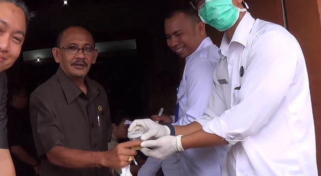Anggota DPRD Klungkung Jalani Sidak Tes Urine