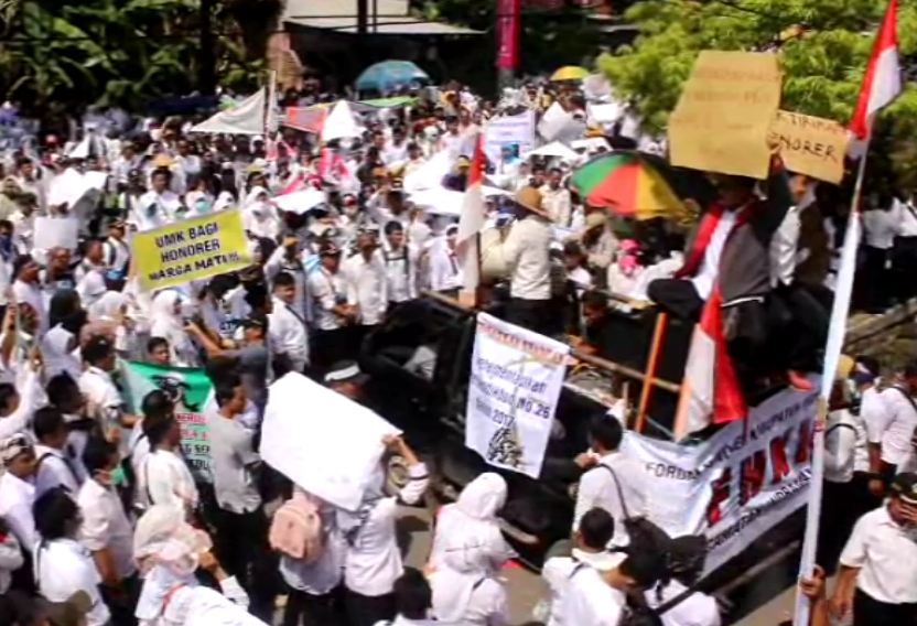 Tuntut Upah Layak, Ratusan Guru Honorer di Indramayu Demo