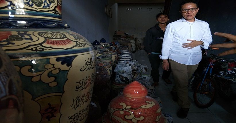 Pasangan Nuruli Kembali Bagi Tugas, Ruli Sambangi Sentra Keramik