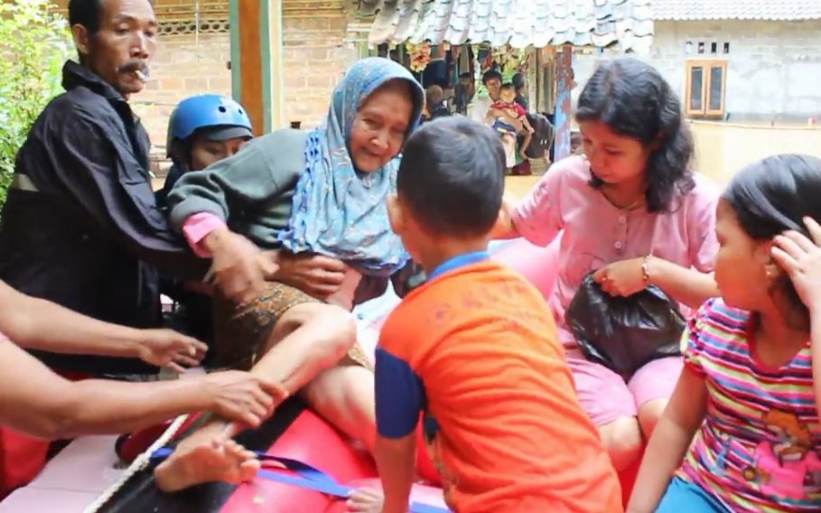 Banjir Purworejo Makin Parah, Lansia dan Anak-anak Dievakuasi