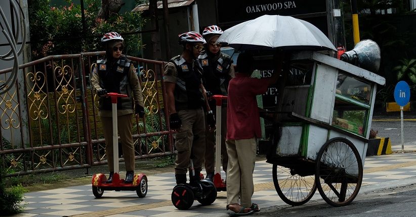 Patroli Pakai Segway, Satpol PP di Jateng Terlihat Lebih Humanis