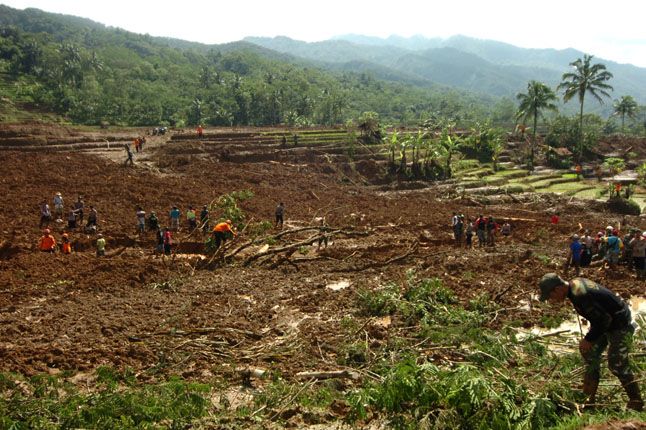Basarnas Fokuskan Pencarian Korban Longsor Brebes di 11 Lokasi