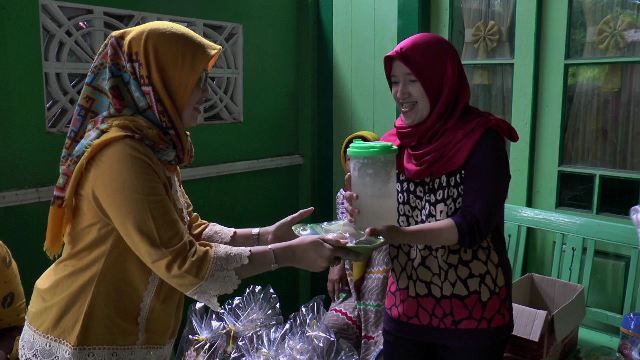 Warga Kaliwungu Rayakan Maulid Nabi dengan Tradisi Weh-Wehan
