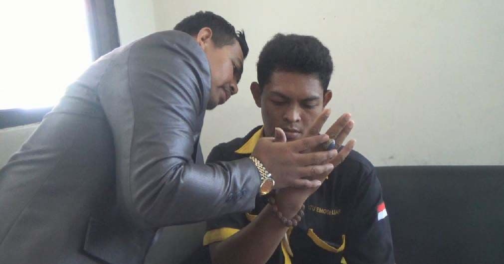Bukannya Ditilang, Pelanggar Lalu Lintas di Gresik Malah Dihipnotis