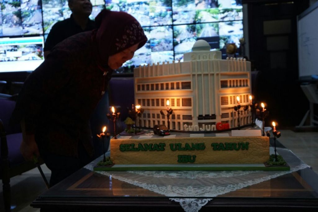 Kue Miniatur Siola Jadi Kado Ulang Tahun Risma 