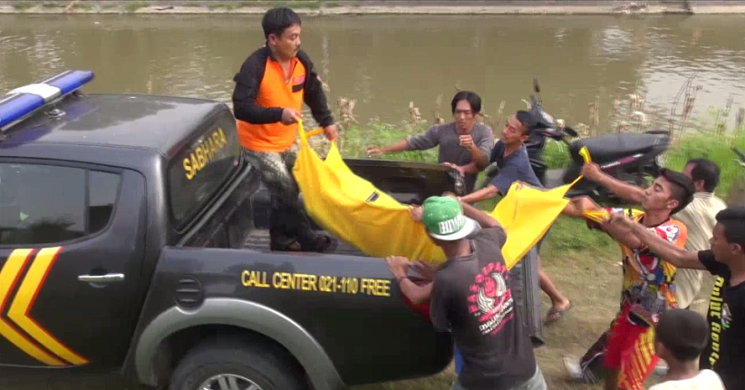 Mobil Bak di Jember Masuk Sungai, 1 Orang Tewas 8 Luka-Luka
