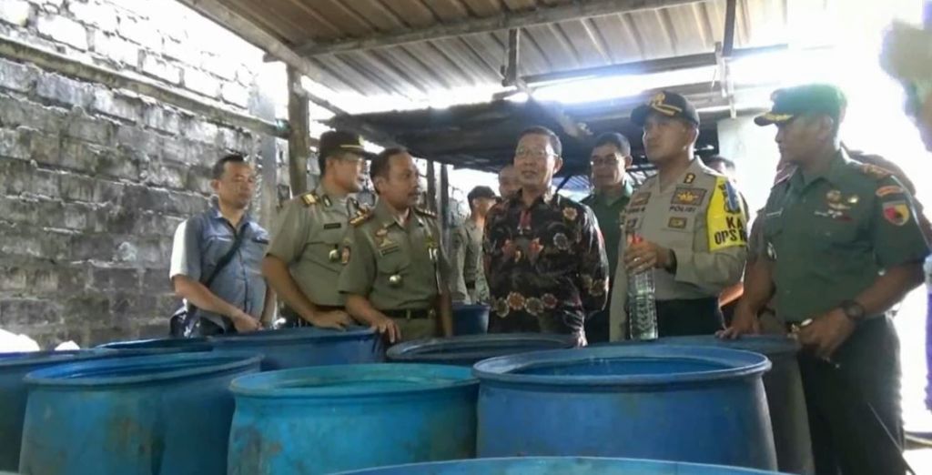 Jelang Tahun Baru Tim Saber Miras Gerebek Belasan Pabrik Arak di Tuban
