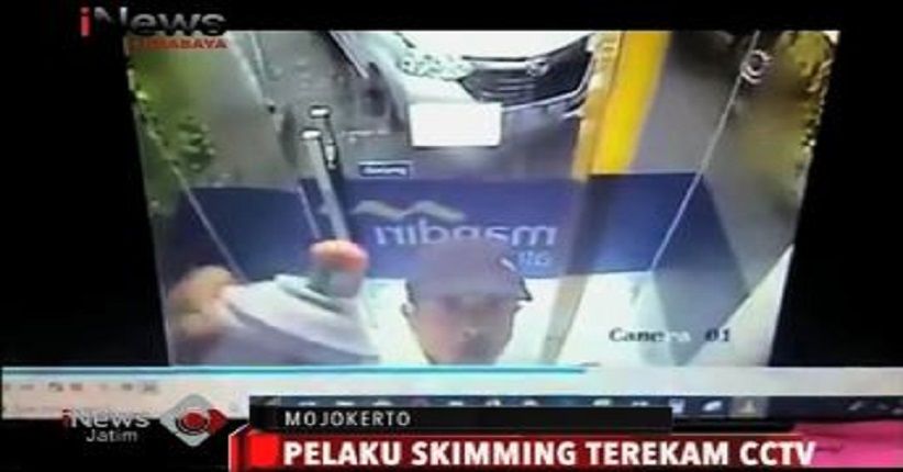 Aksi Terduga Pelaku Skimming di Mojokerto Terekam CCTV