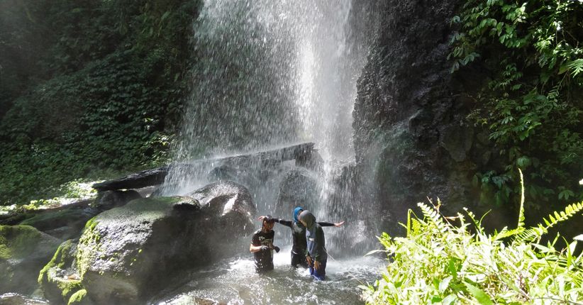 Pesona Air Terjun Tersembunyi di Lereng Gunung Welirang