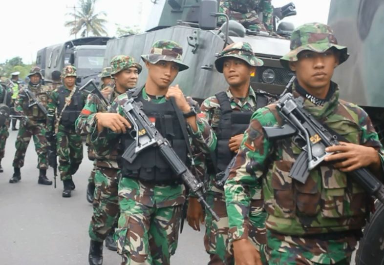 Baku Tembak TNI dengan KKB di Puncak Papua, Satu Terluka 1 Tewas