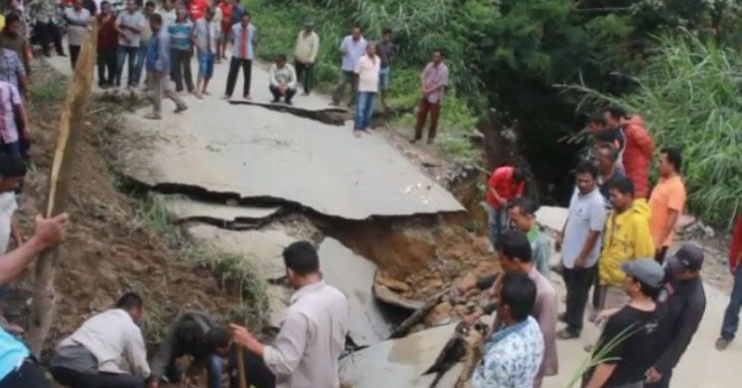 Jalan Provinsi di Toba Samosir Ambles 5 Meter, Ganggu Aktivitas Warga
