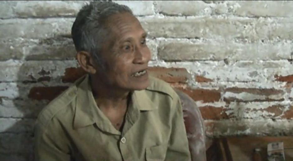Pria Buta yang Merawat Dua Anak Cacat Ini Butuh Bantuan