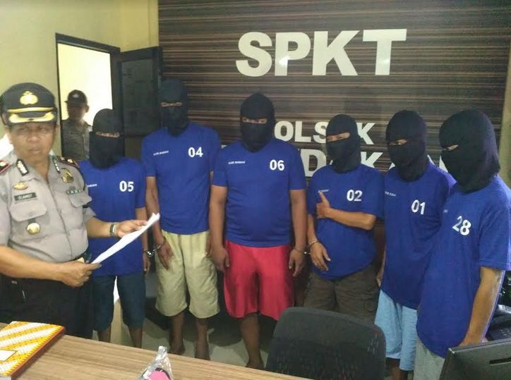 Menunggu Hujan Reda, Enam Penjudi Diamankan polisi