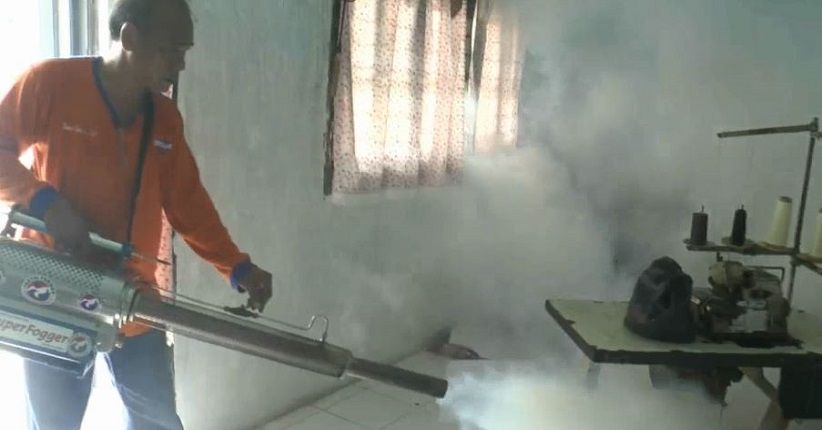 Antisipasi Demam Berdarah, Perindo Pekalongan Fogging Permukiman Warga