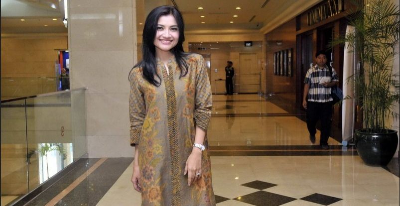 Tina Talisa Moderator Debat Perdana Kandidat Pilgub NTT 2018 