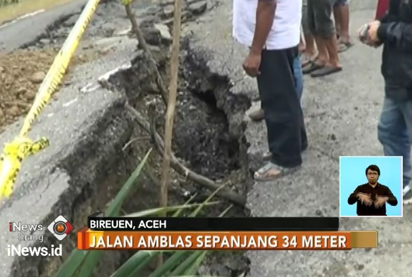 Hujan Deras Sebabkan Jalan Amblas Sepanjang 34 Meter
