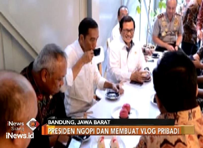 Presiden Jokowi Ngevlog Sambil Ngopi