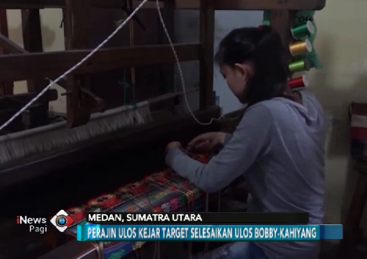 Perajin Siapkan 60 Kain Tenun Ulos Semi Sutera Bobby-KahiyangÂ 