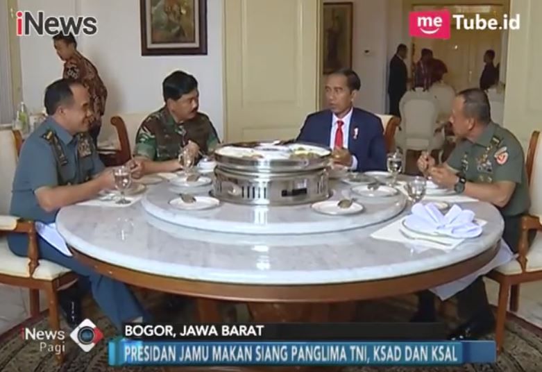 Presiden Jamu Makan Siang Panglima TNI, KSAD dan KSAL