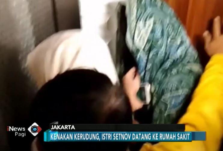 Istri Setya Novanto Pilih Diam Saat Dimintai Keterangan Soal Suaminya