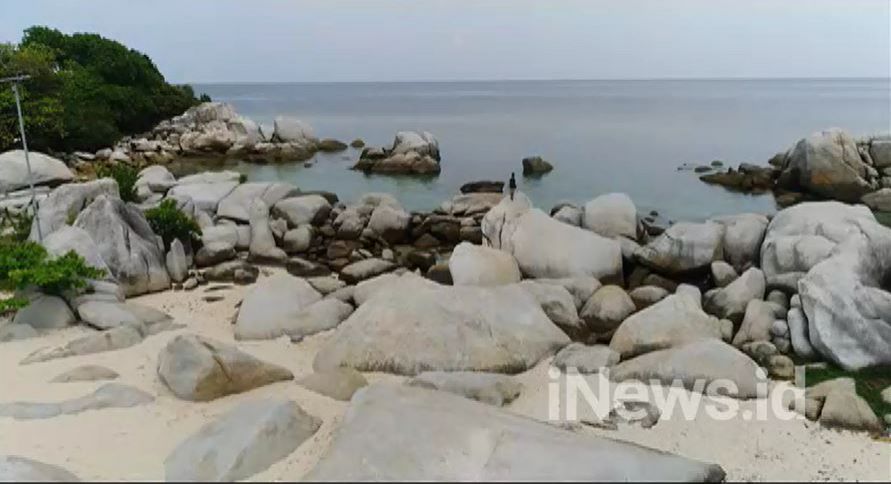 Menikmati Bebatuan Bukit Peramun yang Belum Terjamah