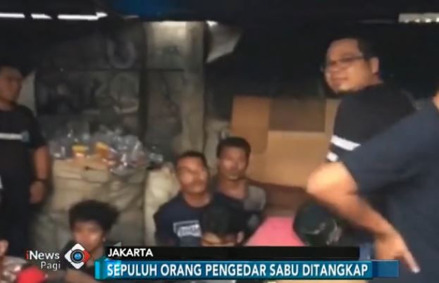 Polisi Gerebek Kampung Sarang Narkoba di Palmerah