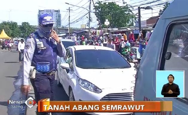  Kesemrawutan Pasar Tanah Abang Tak Kunjung Usai