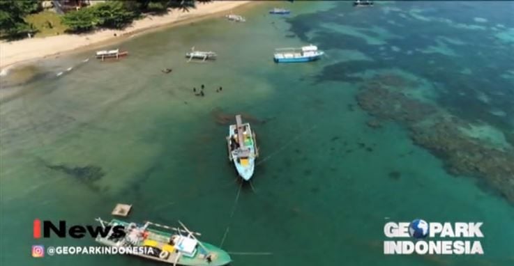 Destinasi Gunung Api Purba dan Keindahan Laut di Minahasa