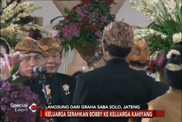 VIDEO: Prosesi Penerimaan Keluarga Bobby oleh Keluarga Kahiyang Ayu