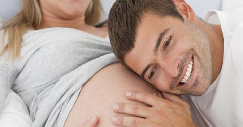 Kenapa Bayi Bergerak di Dalam Rahim? Ini Alasannya