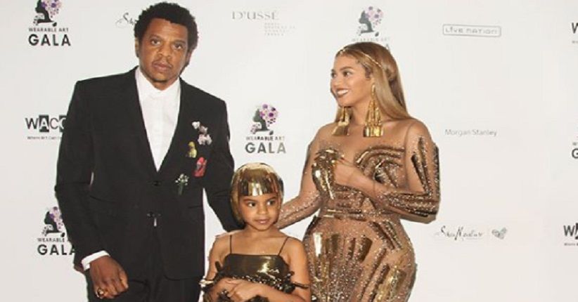 Beyonce Tampil Cantik Berkilau Emas di Wearable Art Gala 2018
