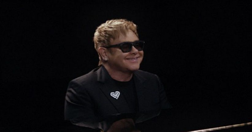 Merasa Terganggu, Elton John Usir Penggemar dari Panggung