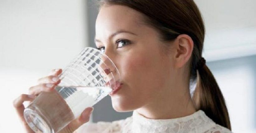 5 Manfaat Rajin Minum Air Putih di Pagi Hari