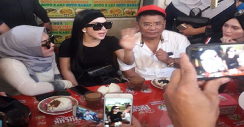 Syahrini Bertemu Hotman Paris di Kopi Joni, Ada Apa? 