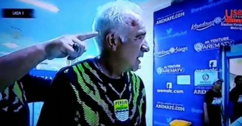 Laga Kontra Arema Berakhir Ricuh, Kepala Pelatih Persib Berdarah